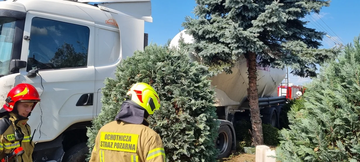 Ciężarówka wjechała w słup w Kwileniu