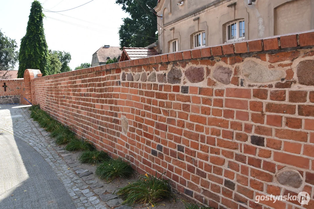 Remont ogrodzenia przy kościele farnym w Gostyniu