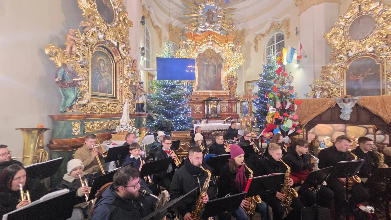 Muzyka, która rozgrzała serca – koncert kolęd i pastorałek w Żerkowie [ZOBACZ ZDJĘCIA]
