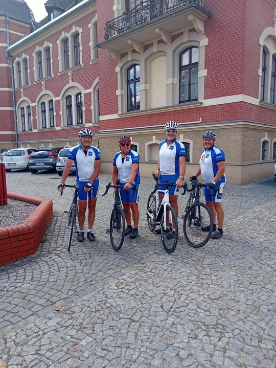 Czteroosobowa grupa rowerzystów z powiatu Unterallgäu w Gostyniu