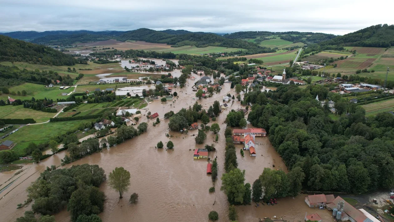 Wolni Jeźdźcy Piaski pojechali z darami dla powodzian do Bystrzycy Kłodzkiej