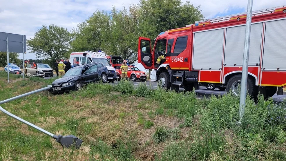 Zderzenie dwóch aut na DK36. Są utrudnienia w ruchu [ZDJĘCIA] - Zdjęcie główne