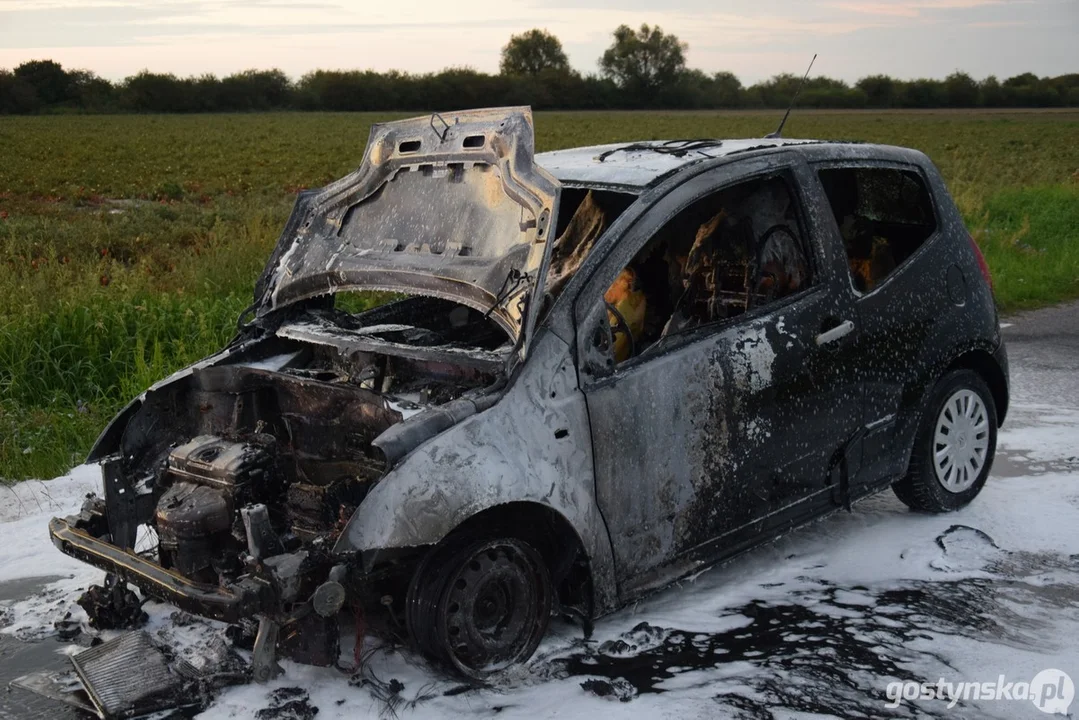 Pożar samochodu na trasie Krobia - Wymysłowo