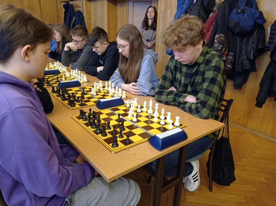 Zawodnicy JKSz-W Jarocin na półfinale Mistrzostw Wielkopolski Juniorów w szachach - strefa południowa w Ostrowie Wlkp.