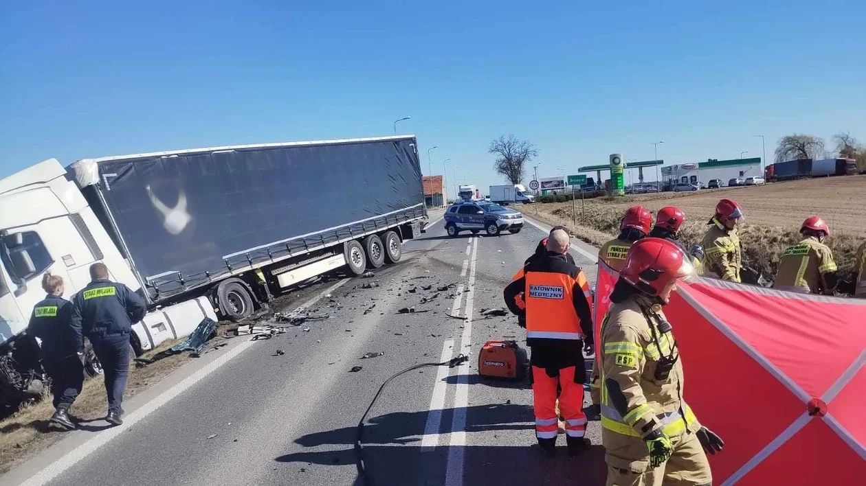 Śmiertelny wypadek na DK12. Nie żyje 34-letni kierowca - Zdjęcie główne