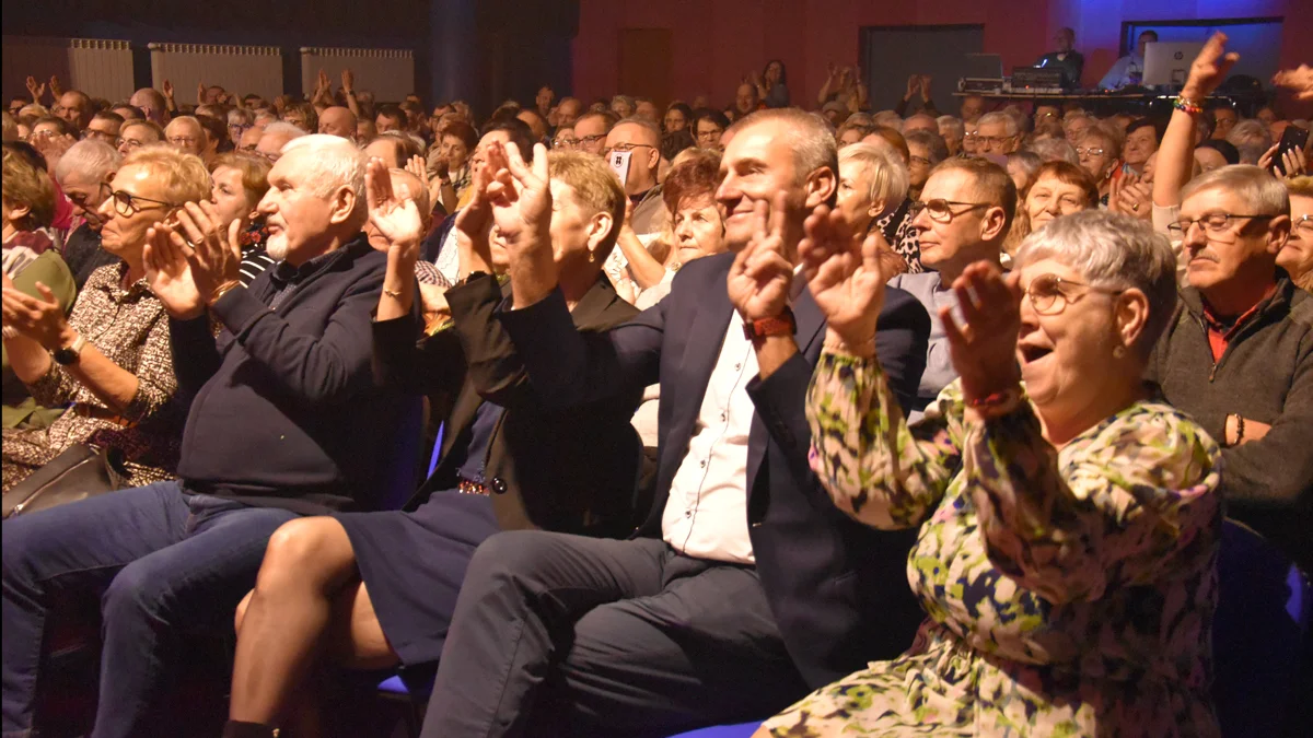 „Szlagierowy Zawrót Głowy - dwa pokolenia”   Mirosław Szołtysek z żoną Bożeną oraz zespół MarsaAlam w Gostyniu