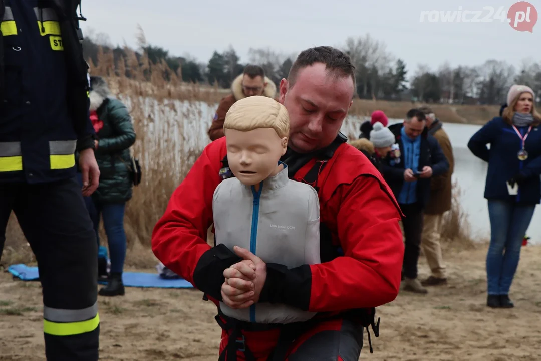 31. Finał WOŚP w Rawiczu. Na poligonie morsy wskoczyły do wody