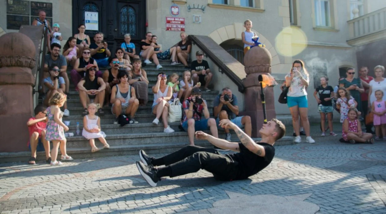 Trwa Międzynarodowy Festiwal Sztuki Ulicznej BuskerBus w Krotoszynie [ZDJĘCIA] - Zdjęcie główne