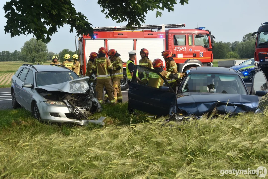 Zderzenie BMW z mazdą na DW434 w Starej Krobi