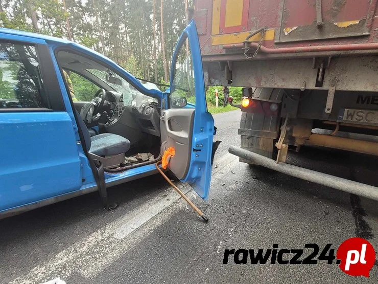 Wypadek na drodze wojewódzkiej 324 pomiędzy Rondem Załęcze a miejscowością Wiewierz