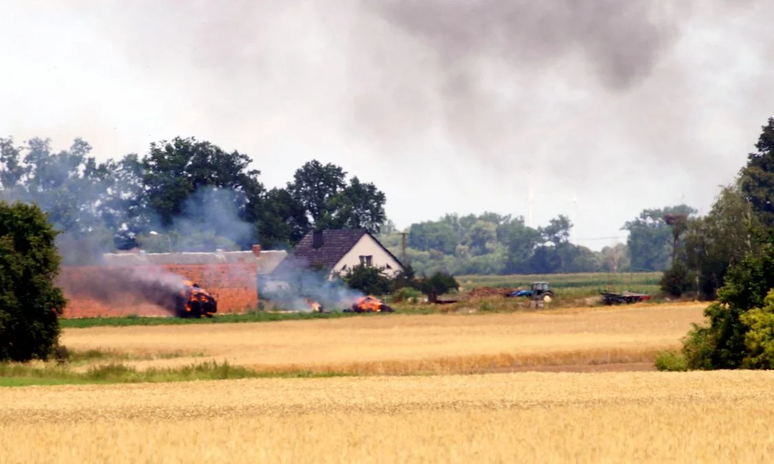 Pożar w Żernikach. Dym widać z kilkunastu kilometrów