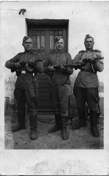 Żołnierze sowieccy w Nowym Mieście nad Wartą w 1945 r.