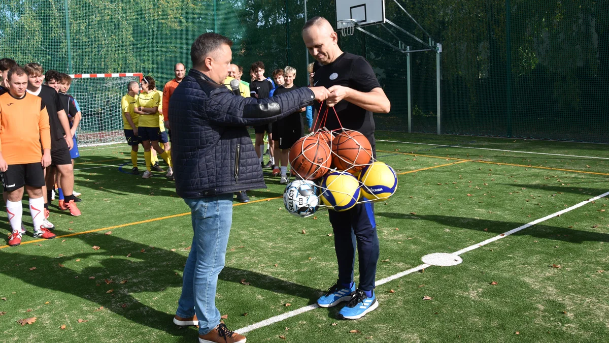 Oficjalne oddanie do użytku boiska sportowego przy ZSO w Gostyniu