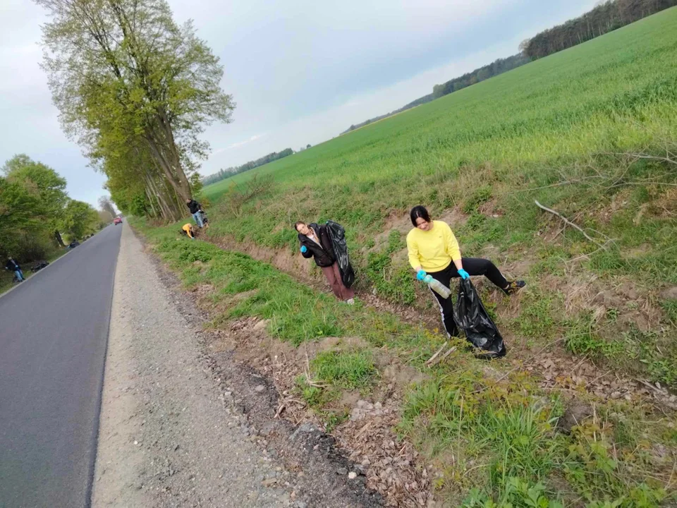 Sprzątanie trasy Zawidowice-Rokutów