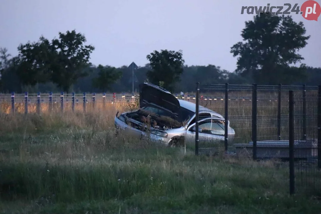 Pościg pod Rawiczem. Najpierw autem, później pieszo próbowali uciekać przed policją - Zdjęcie główne