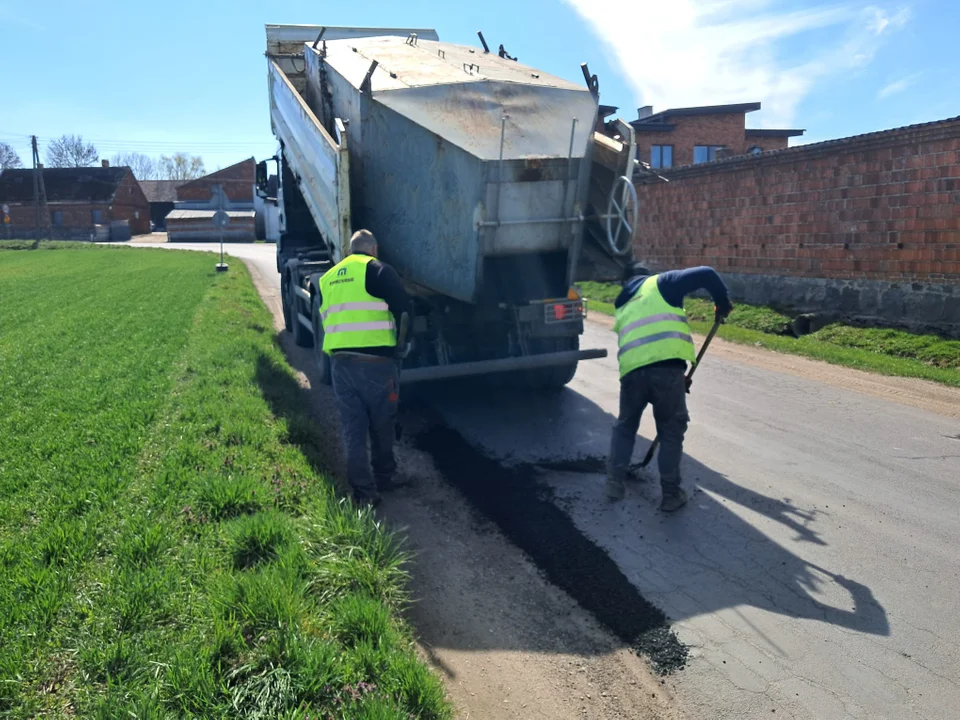 Rozpoczęły się wiosenne remonty dróg powiatowych