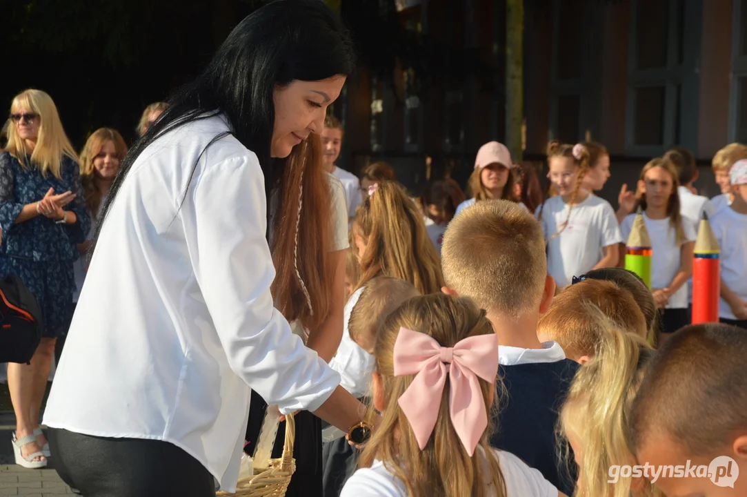 Rozpoczęcie roku szkolnego w szkole podstawowej nr 3 im. Przemysława II w Gostyniu