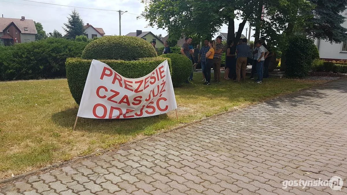 Protest rolników - dostawców Spółdzielni Mleczarskiej w Gostyniu