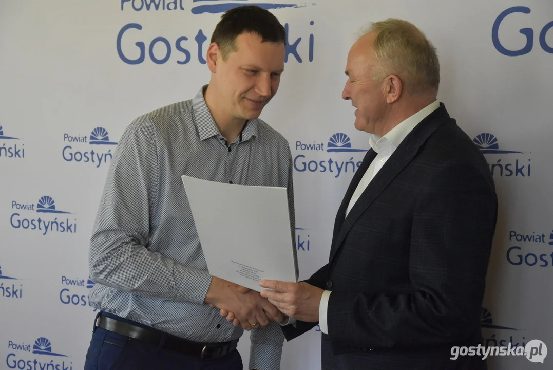 Wręczenie dofinansowań organizacjom pozarządowym (NGO's) w powiecie gostyńskim 2023