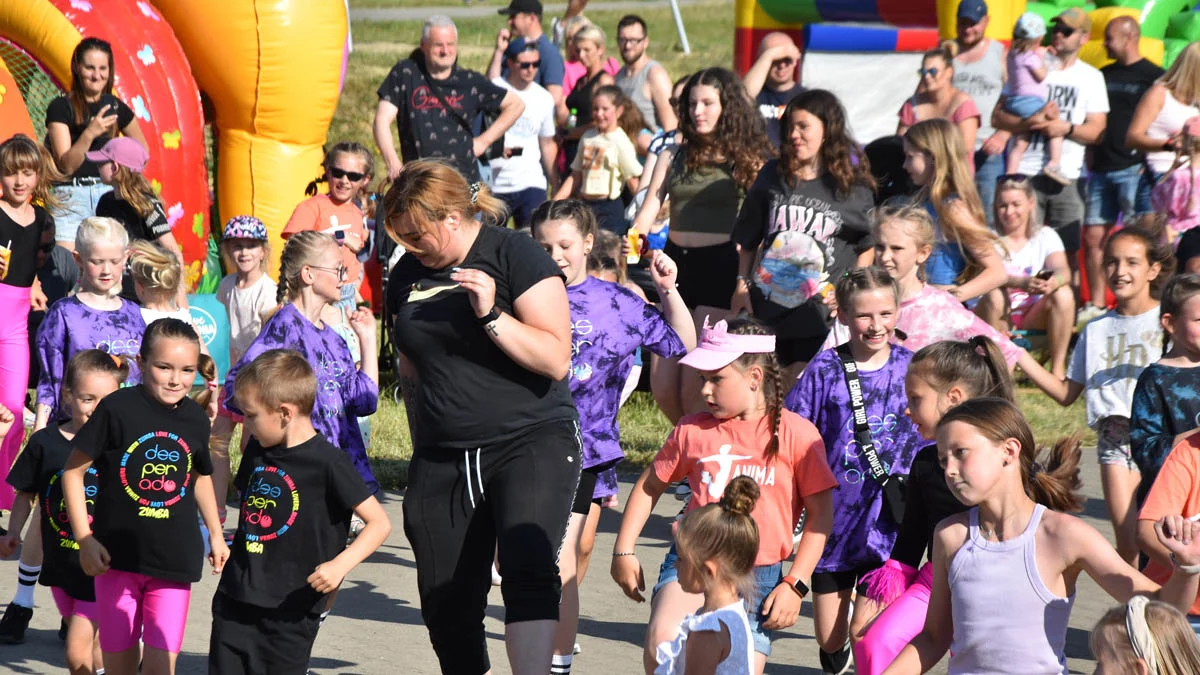 Piknik Osiedla Pożegowo zalicza się do udanych! Tańce, sztuki walki, kalosze w górze... Zabawa „na 102”! - Zdjęcie główne