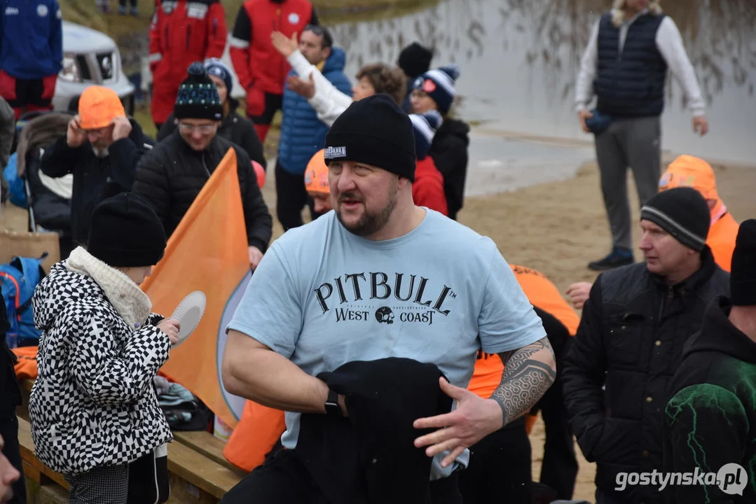 Klub Morsów "Niedźwiedź" Gostyń zorganizował dla WOŚP piknik na plaży jeziora cichowskiego