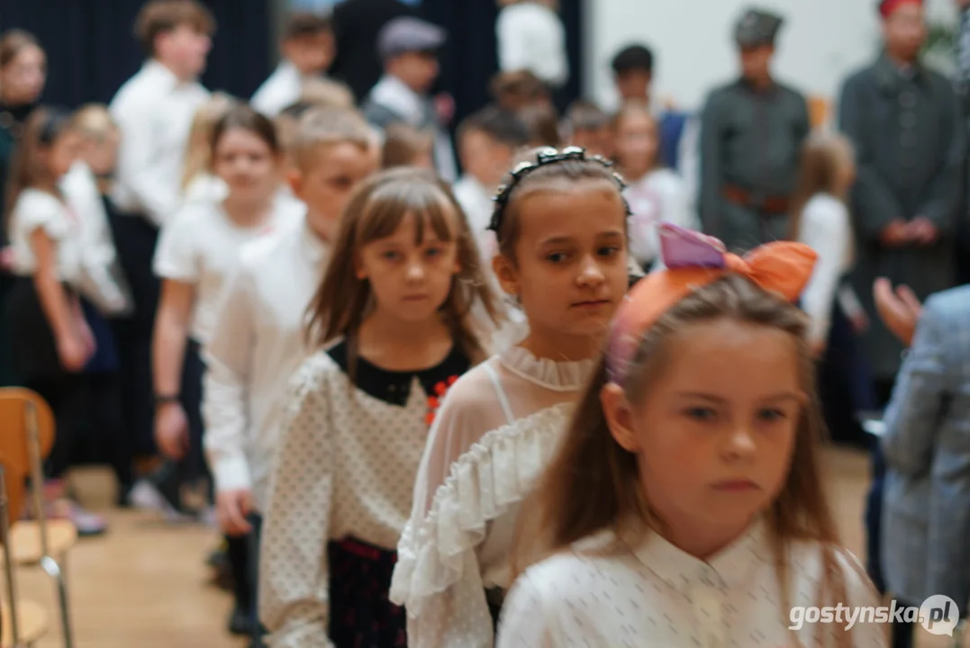 Patriotycznie w Szkole Podstawowej z Oddziałami Integracyjnymi im. M. Kopernika w Piaskach