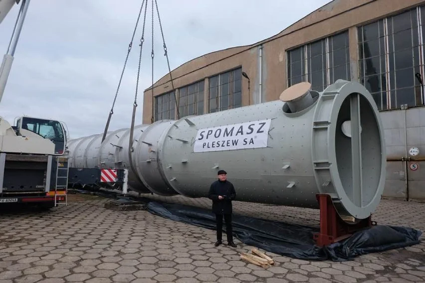 Firma Spomasz z Pleszewa wyprodukowała 23-metrowy skraplacz oparów