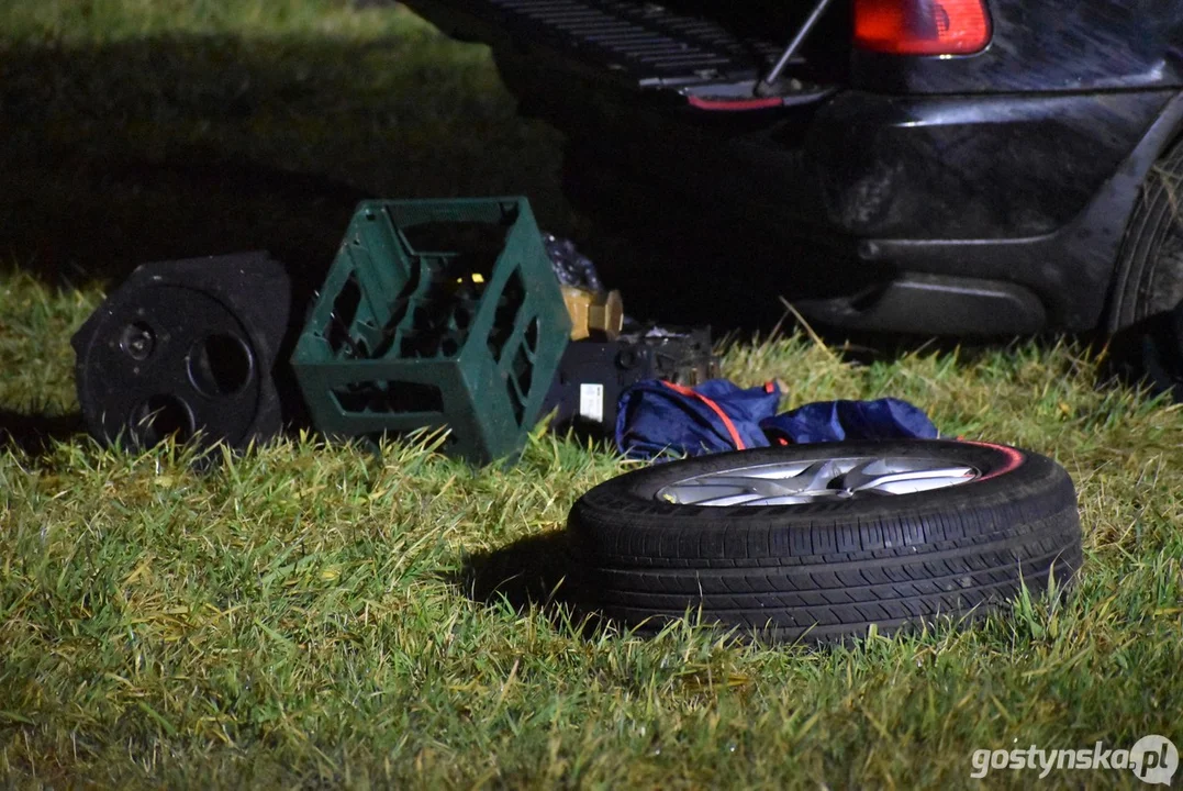 Wypadek na trasie Gostyń - Poniec. Kierowca BMW wypadł przez szyberdach