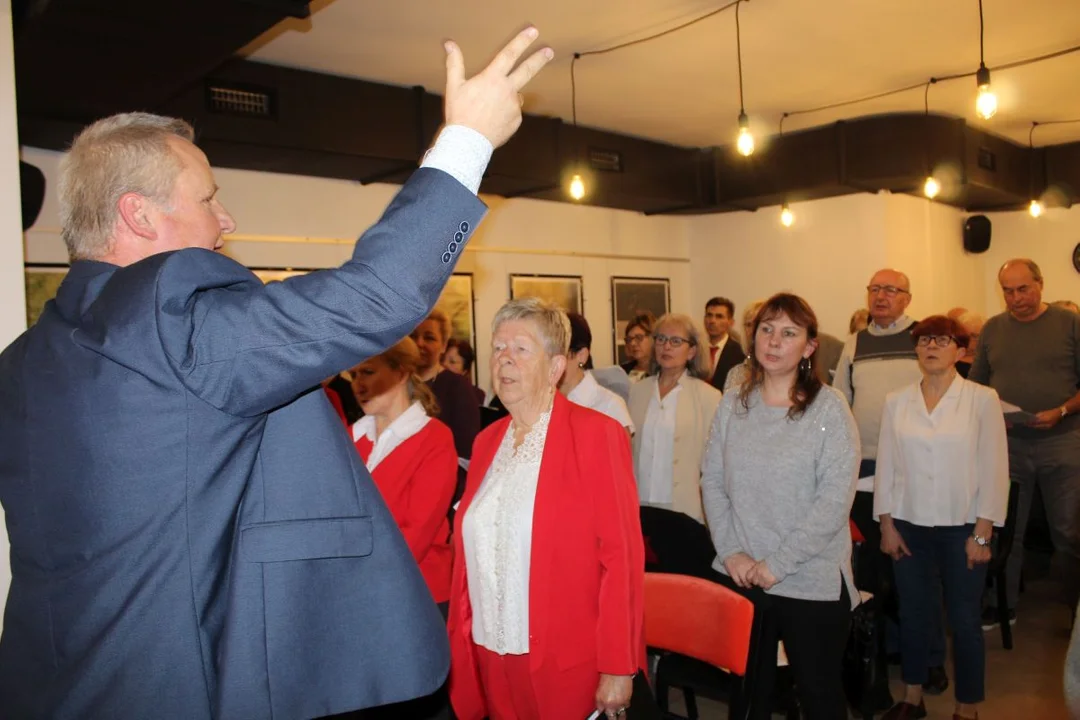 Koncert patriotyczny Chóru Mieszanego im. K. T. Barwickiego i Klubu Społecznego "Jarocino"