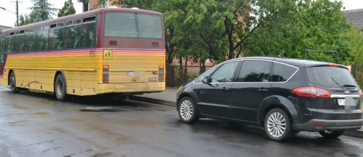 Wjechał w autobus, do którego wsiadały dzieci - Zdjęcie główne