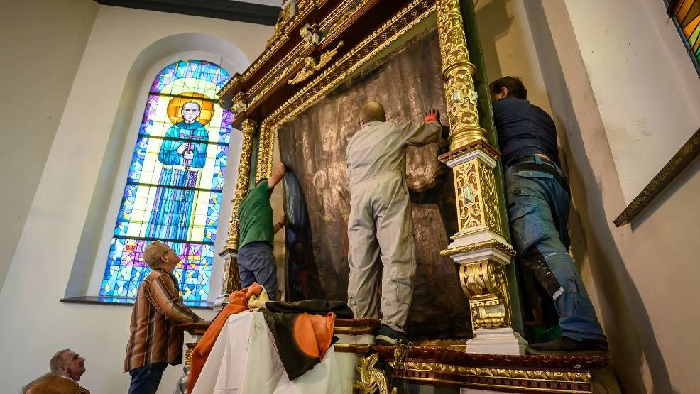 Renowacja obrazu "Pokłon Trzech Króli" z kościoła w Skoraszewicach. Ufundował go właściciel Skoraszewic - Zdjęcie główne
