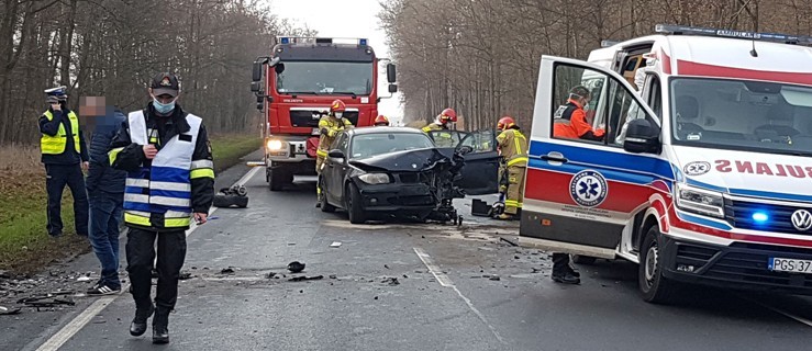 Zderzenie na trasie Gostyń-Piaski. DK 12 zablokowana - Zdjęcie główne