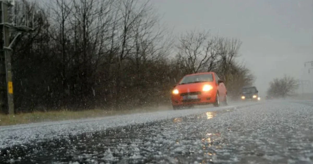 Alert meteorologiczny dla powiatu gostyńskiego. Na kolejne dni wydano ostrzeżenia o silnym wietrze, gołoledzi i podtopieniach - Zdjęcie główne