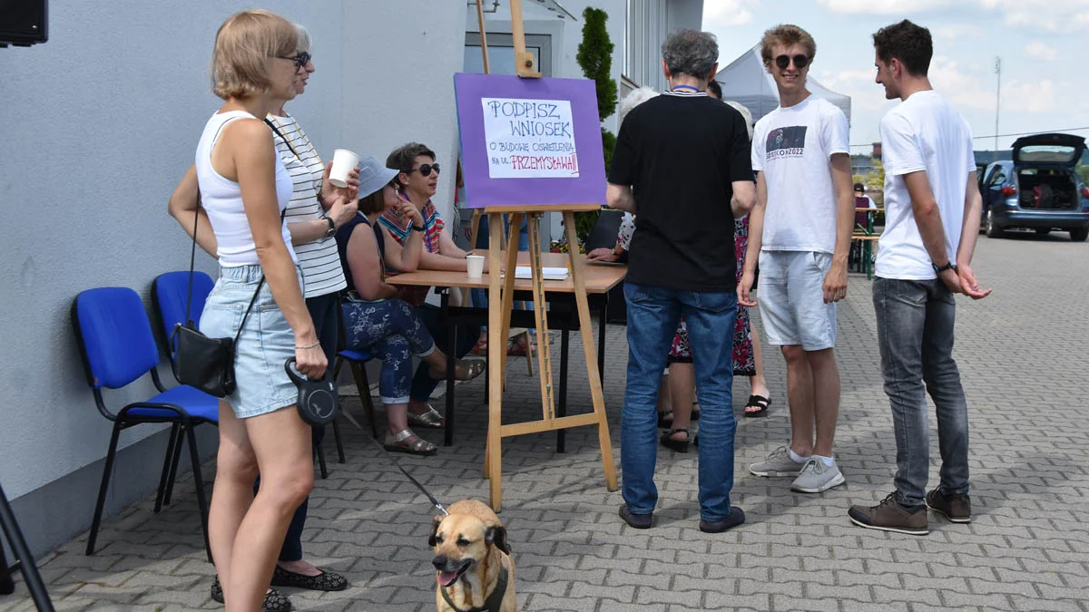 Przestarzałe oświetlenie ulicy powinno być wymienione. Mieszkańcy gostyńskiego osiedla zbierają podpisy - Zdjęcie główne