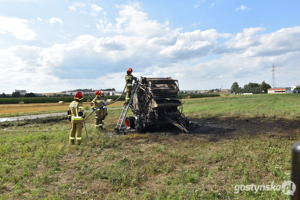 Pożar na obrzeżach Krajewic. Kierowca przytomnie uciekł.