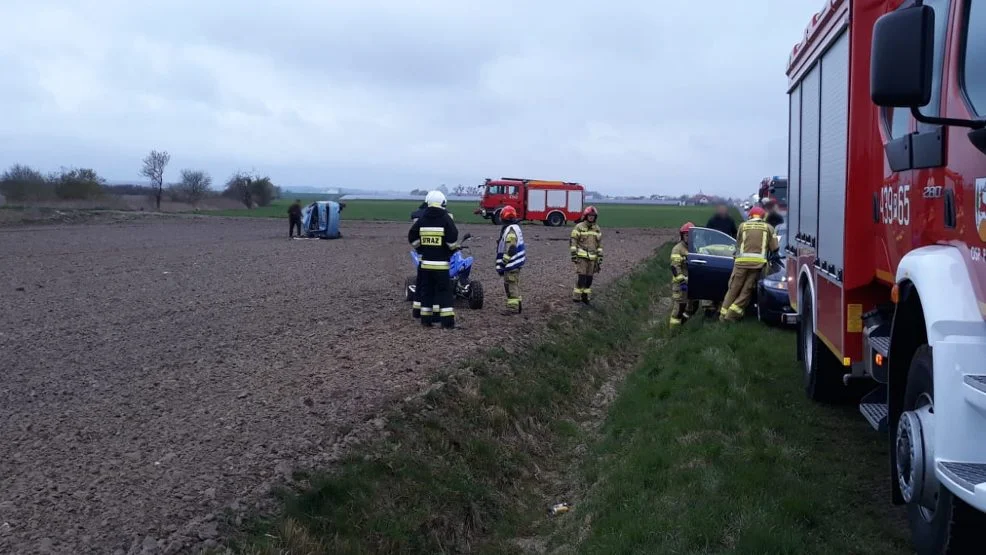 Dachowanie na trasie Grabonóg-Taniecznica. 50-letnia mieszkanka powiatu gostyńskiego ranna w zdarzeniu - Zdjęcie główne