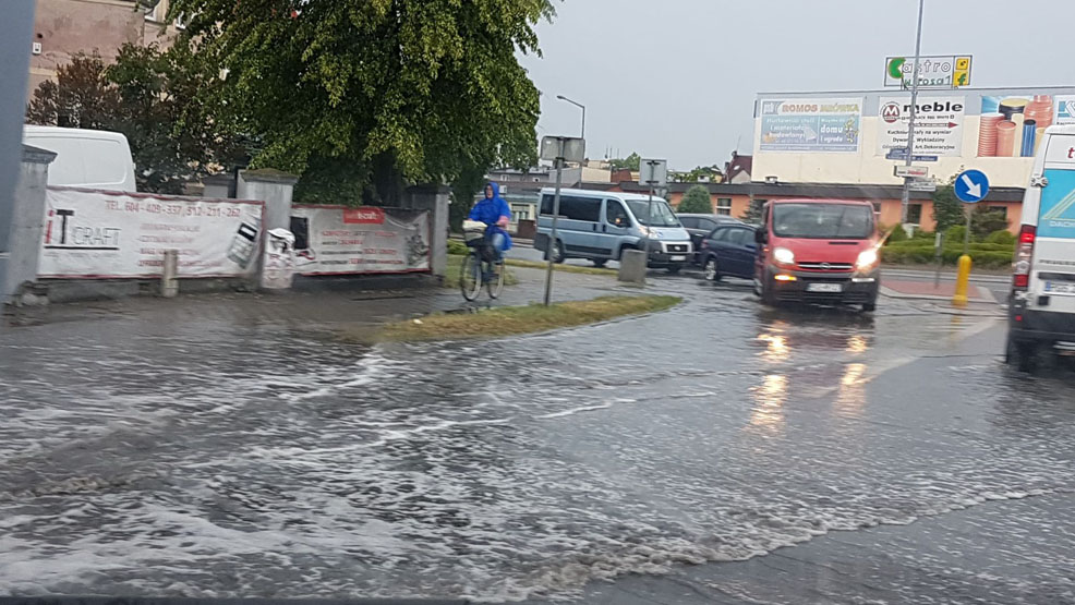 Ulewne deszcze narobiły szkody. Zalane piwnice i drogi - Zdjęcie główne