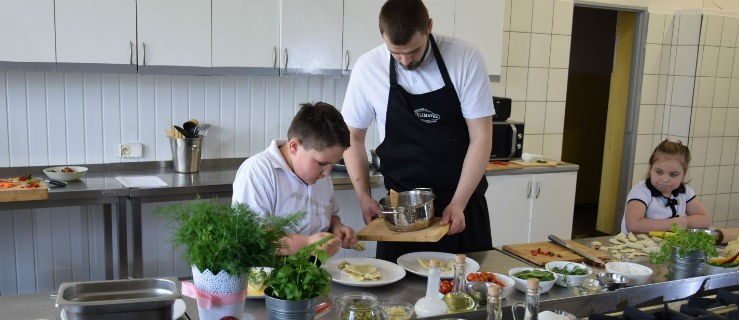 Mateusz z MasterChef Junior i jego pierogi z białą kiełbasą. FILM - Zdjęcie główne