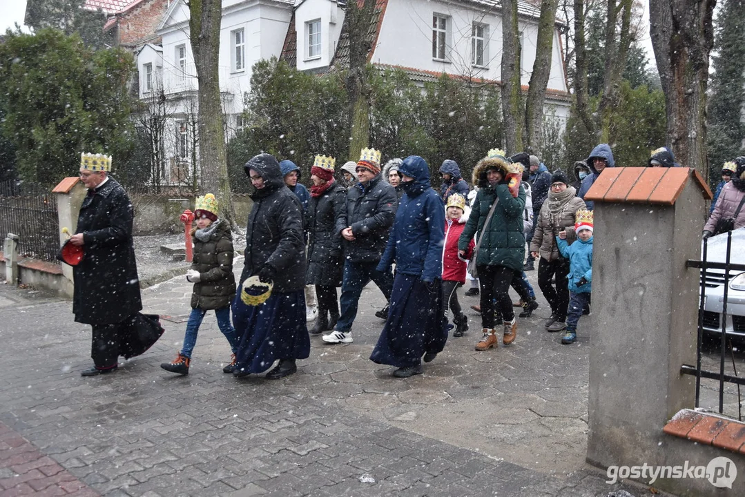 Gostyń. Orszak Trzech Króli przeszedł z kościoła pw. Ducha Świętego na gostyński rynek