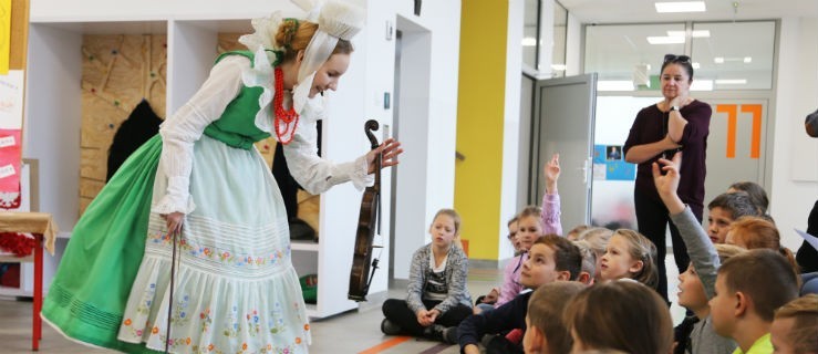 Dzieci miały okazję usłyszeć muzykę wiejską na żywo - Zdjęcie główne