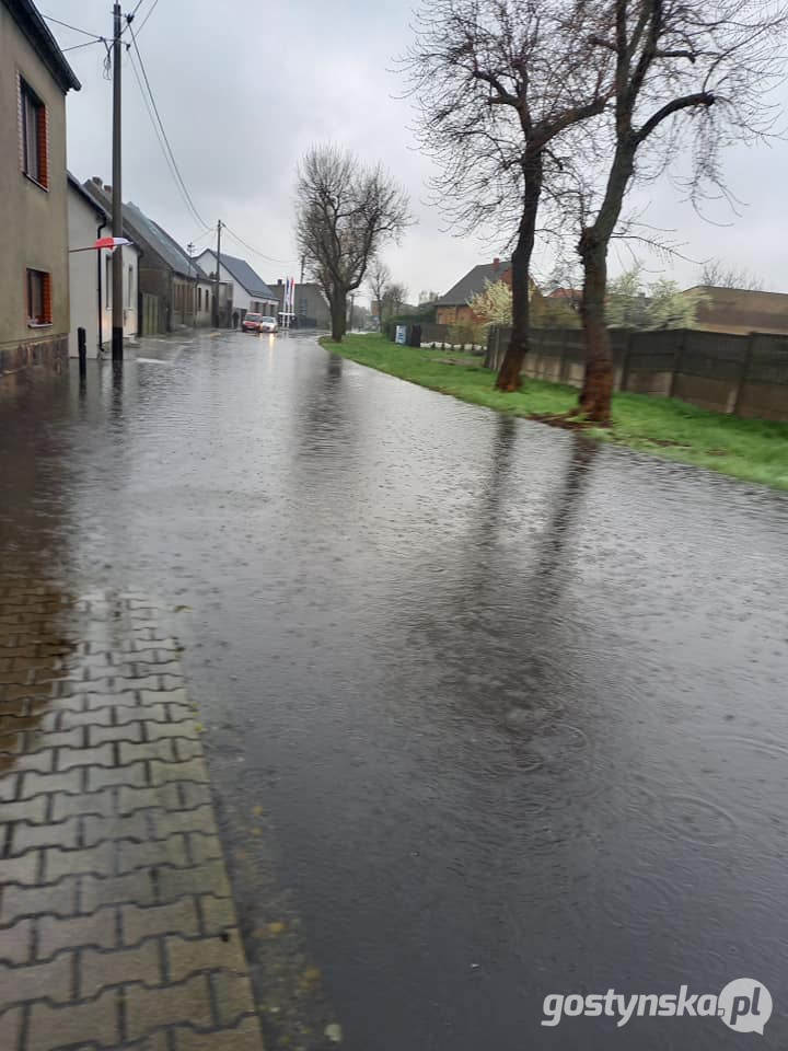 Akcja strażaków-ochotników na ul. Błonie w Pogorzeli