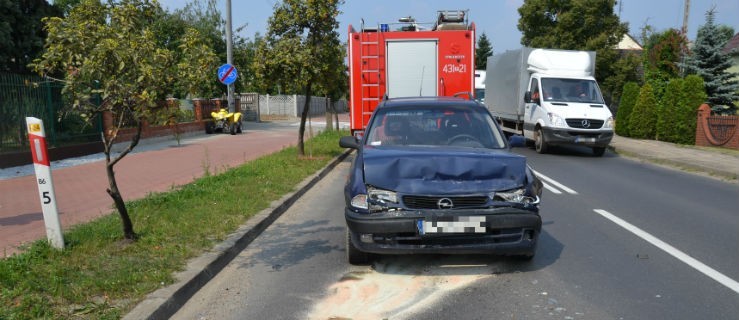 Zderzyły się trzy auta. Dwie osoby poszkodowane [Aktualizacja] - Zdjęcie główne