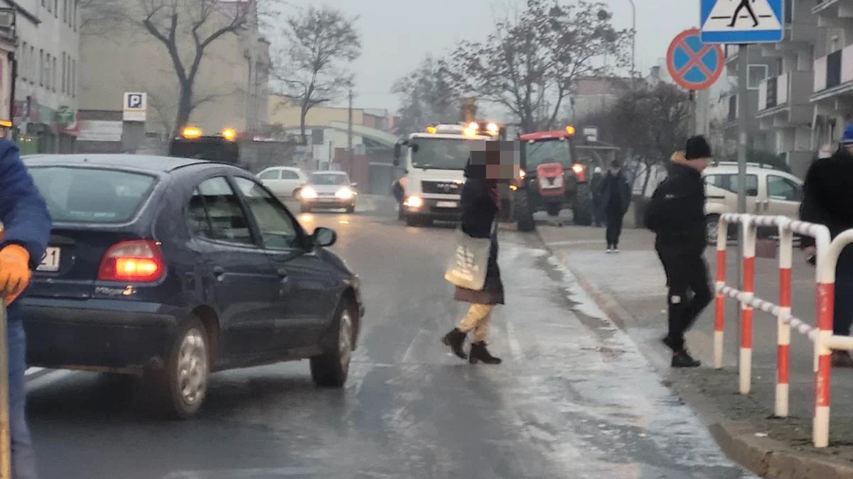 Uwaga! Ślisko w centrum Gostynia. Awaria. Brak wody - Zdjęcie główne