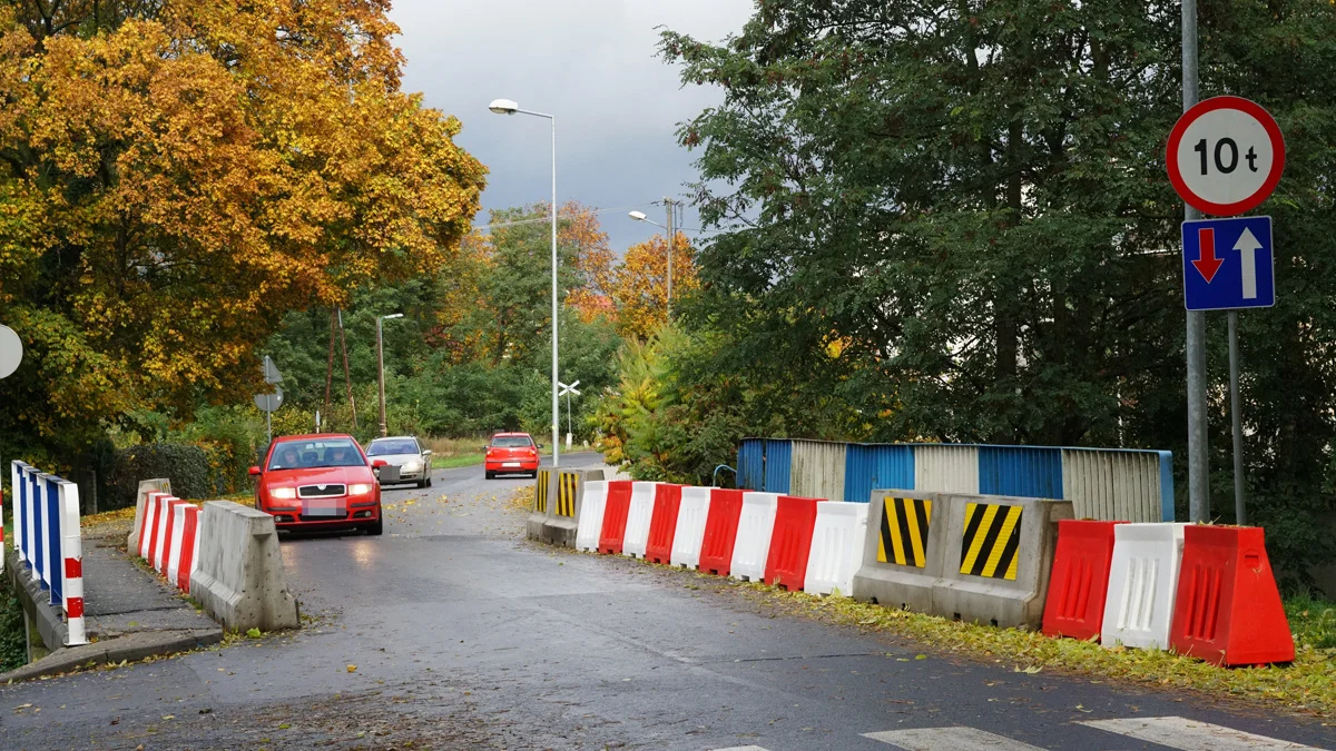 Most w Piaskach. Jest korekta, ale czy to coś zmieni w zachowaniu zawodowych kierowców? - Zdjęcie główne