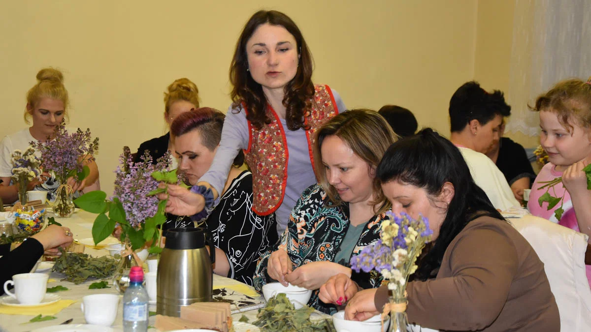 Inspirujące warsztaty w Krajewicach. Znawczyni lokalnych ziół odkryła swoje tajemnice - Zdjęcie główne