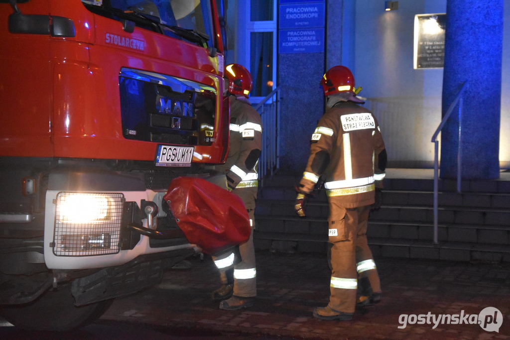 Gostyńska straż pożarna i policja zostali wezwani przed północą do gostyńskiego szpitala. Na oddziale chorób wewnętrznych wybuchł pożar. Dlaczego?