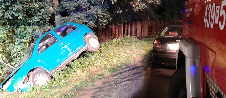 Zasnął, jechał za szybko i nie udzielił pierwszeństwa. Jeden sprawca uciekł w las - Zdjęcie główne