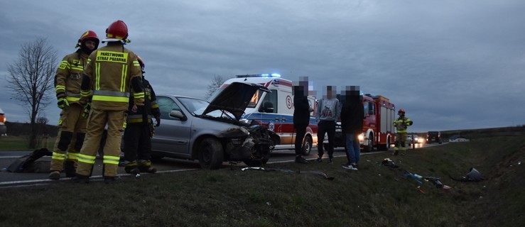 Aż z rowu auto z powrotem na drogę wyrzuciło - Zdjęcie główne