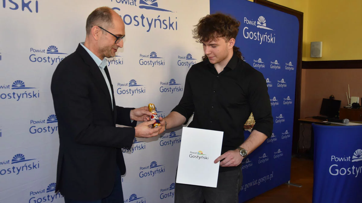 Rekordowa liczba stypendystów. Nagrody dla młodych sportowców z powiatu gostyńskiego
