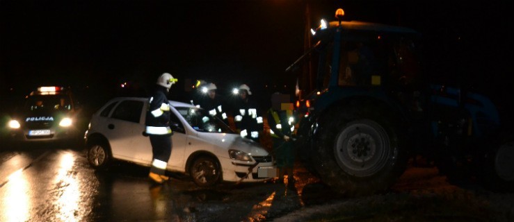 Kolizja dwóch aut, trudne warunki drogowe - Zdjęcie główne